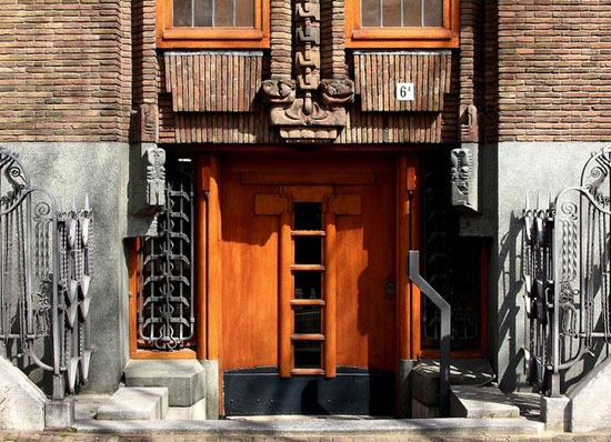 A'dam scheepvaarthuis ingang LR