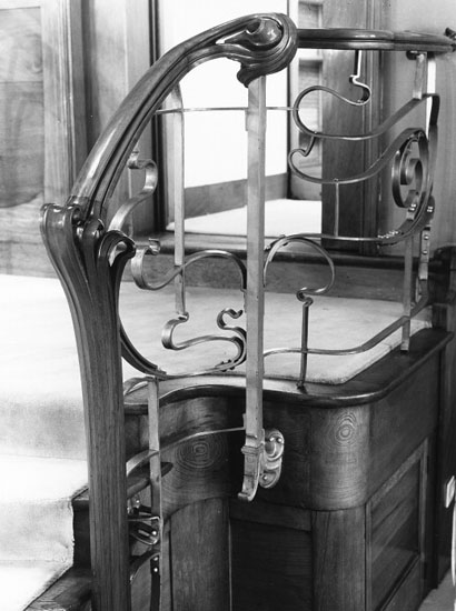 Horta banister